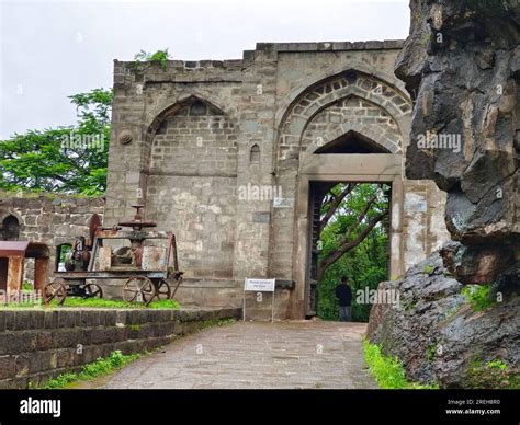 La Rivolta di Shivaji Maharaj: Un Impero Maratha Nascente e la Definizione di un’Identità Hindu in 17° Secolo