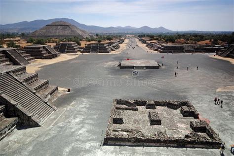 Il sacrificio di Teotihuacan: una celebrazione divina che sconvolse l'equilibrio sociale mesoamericano